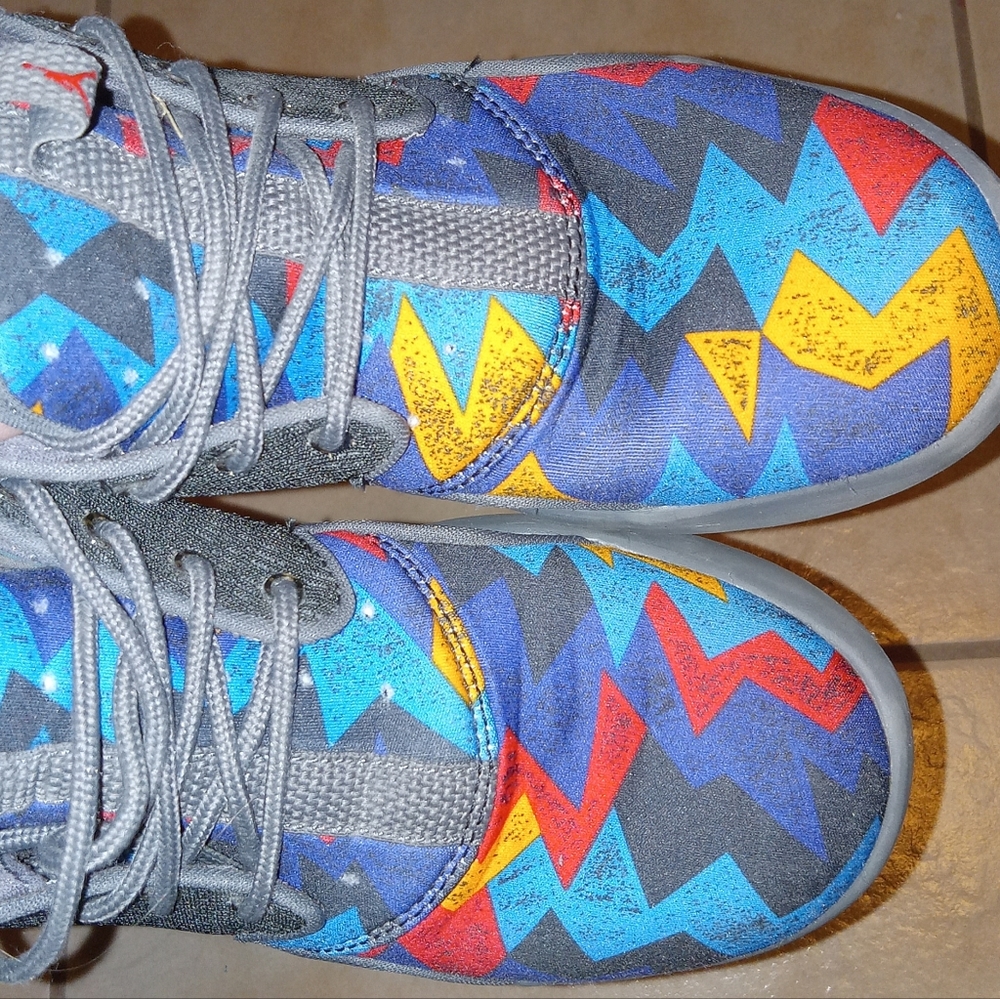 Kids Jordan's size 5y unisex..